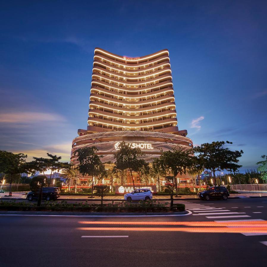 Vias Hotel Vung Tau - Transportation Included Экстерьер фото The hotel at night