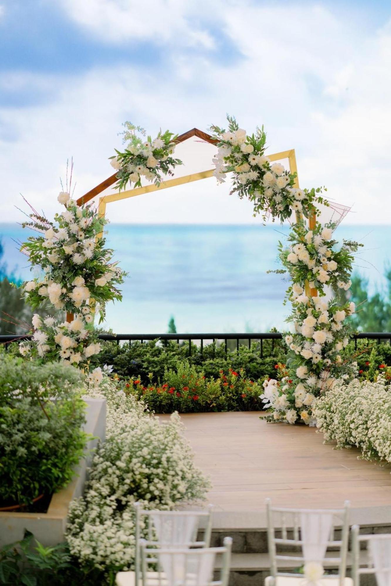 Vias Hotel Vung Tau - Transportation Included Экстерьер фото A wedding arch