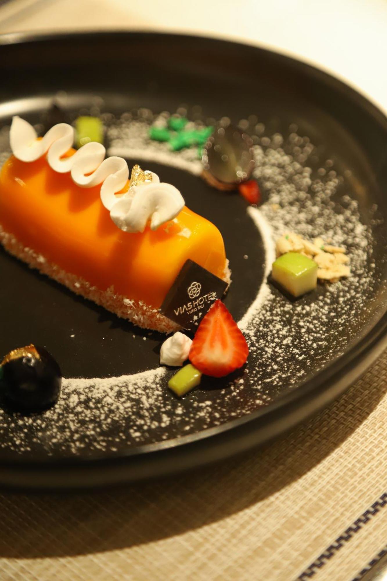 Vias Hotel Vung Tau - Transportation Included Экстерьер фото A pastry from the Mandarin Oriental