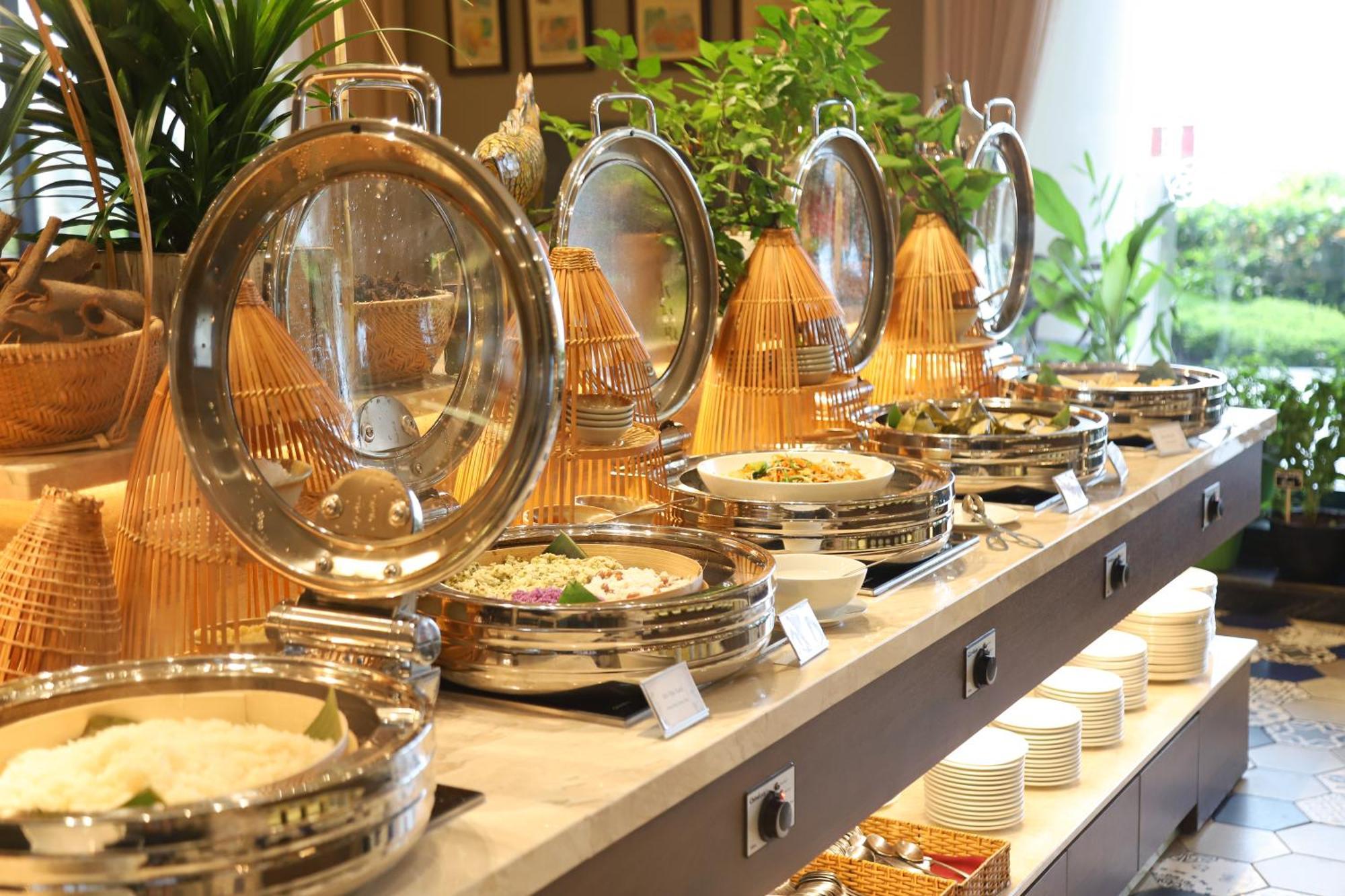 Vias Hotel Vung Tau - Transportation Included Экстерьер фото A buffet at a hotel